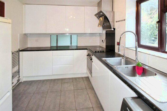 4 Bedroom Detached House To Rent In Hampton Close, Chatham, Kent, ME5