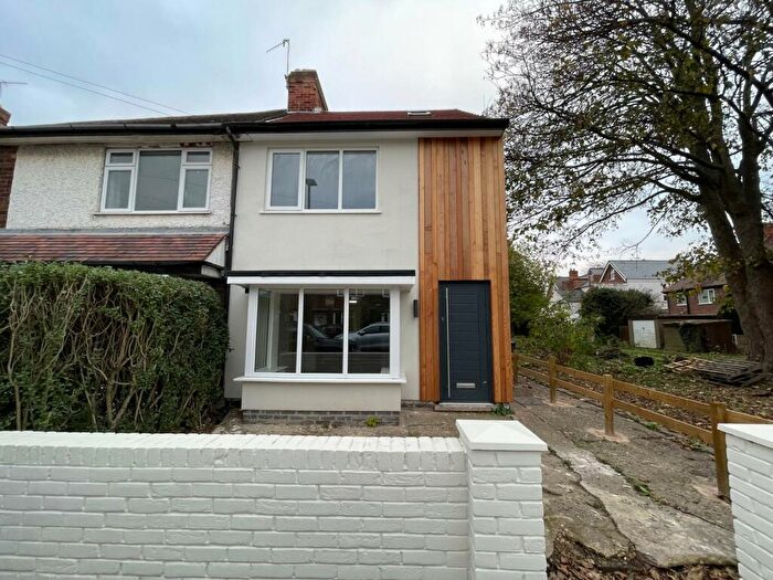 4 Bedroom Semi-Detached House To Rent In Henry Road, Beeston, NG9