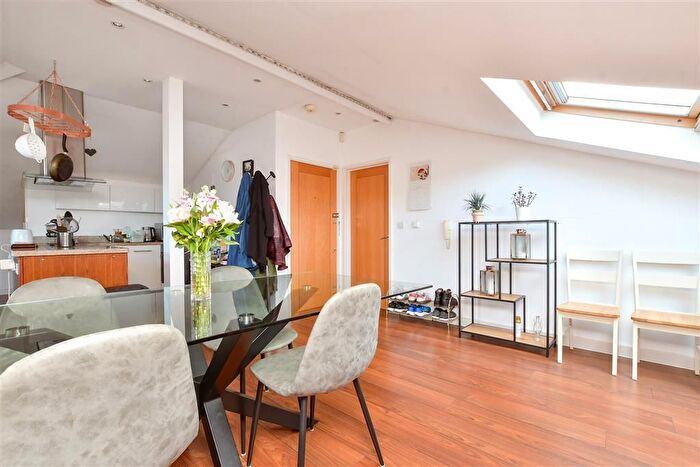 1 Bedroom Flat For Sale In Kings Lane, Sutton, Surrey, SM1