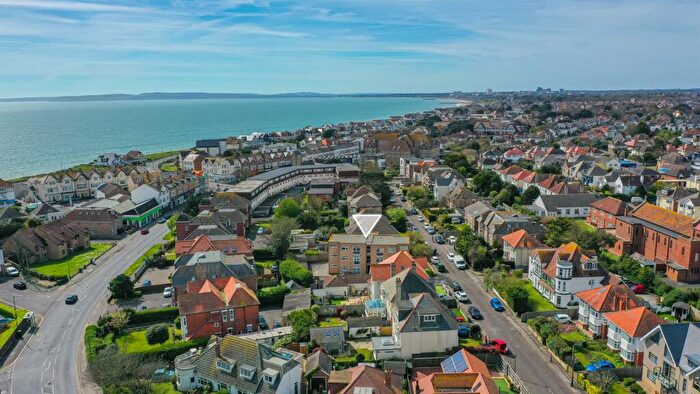 2 Bedroom Apartment To Rent In Twynham Road, Bournemouth, BH6