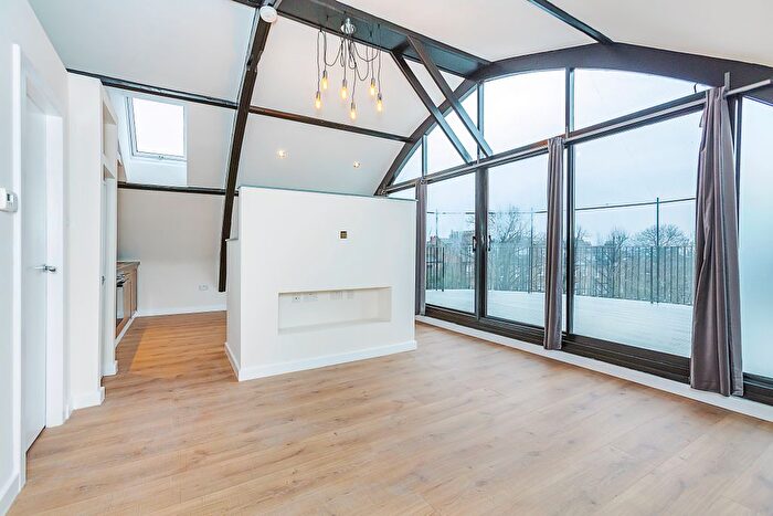 1 Bedroom Flat To Rent In Camden Park Road, London, NW1