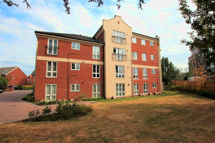 2 Bedroom Flat To Rent In Cambrian Way, Worthing, West Sussex, BN13