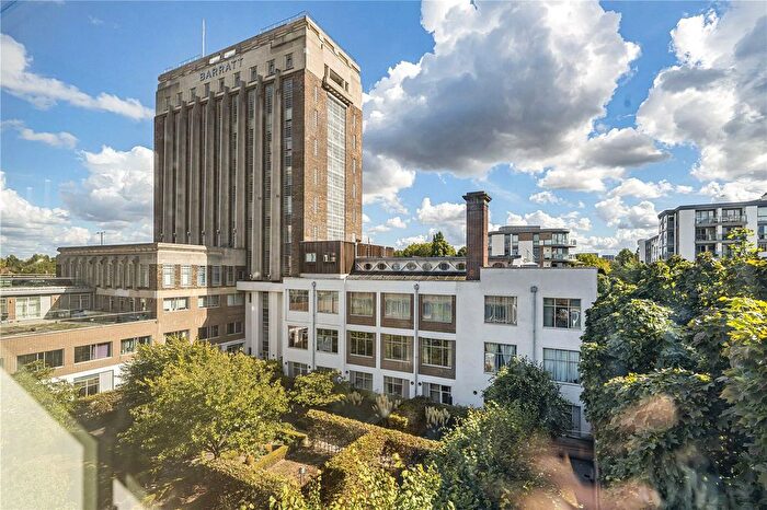 2 Bedroom Flat For Sale In Great West Road, Brentford, TW8