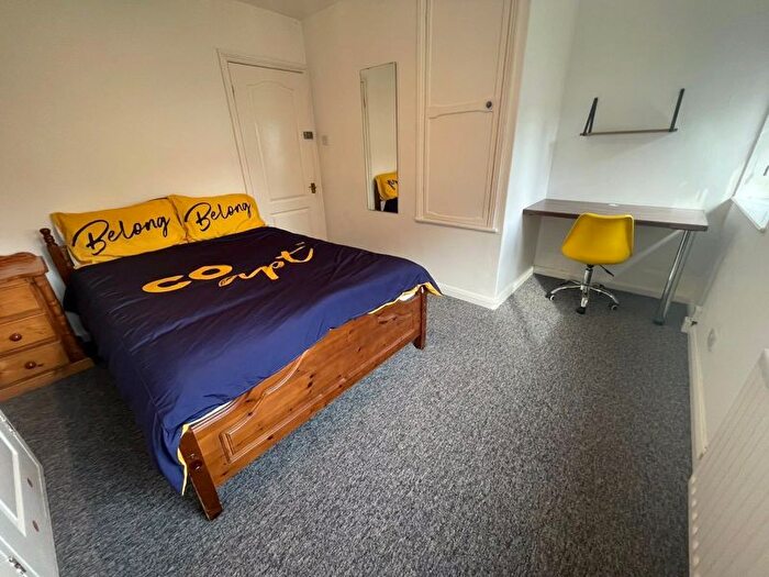 4 Bedroom Semi-Detached House To Rent In Southall Avenue, Brighton, BN2