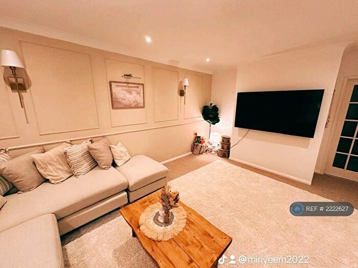 3 Bedroom Terraced House To Rent In Highfield Road, Romford, RM5