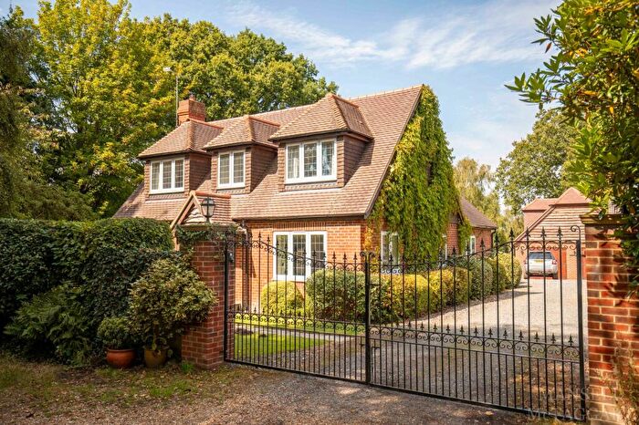 5 Bedroom Detached House For Sale In Roundabout Road, Crawley, RH10