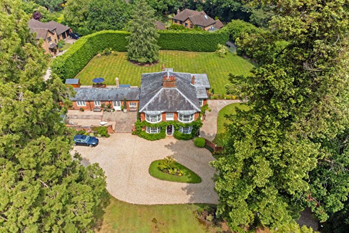 6 Bedroom Detached House For Sale In Newnham Road, Hook, RG27