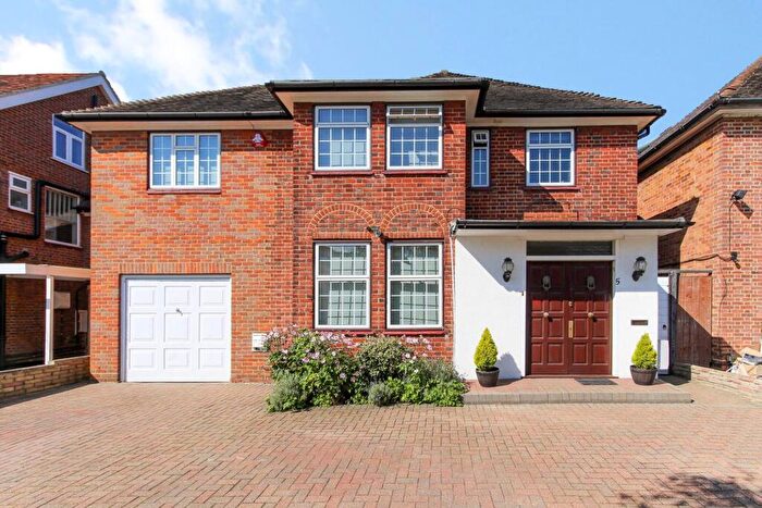 5 Bedroom Detached House For Sale In Mowbray Road, Edgware, HA8