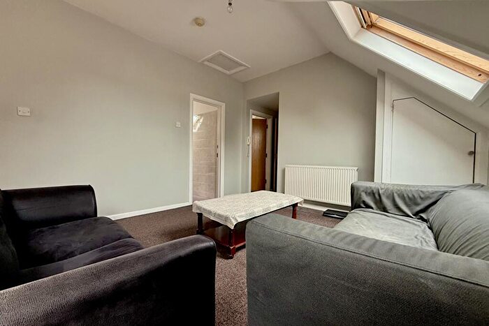 2 Bedroom Flat To Rent In Cyncoed Road, Cyncoed, CF23
