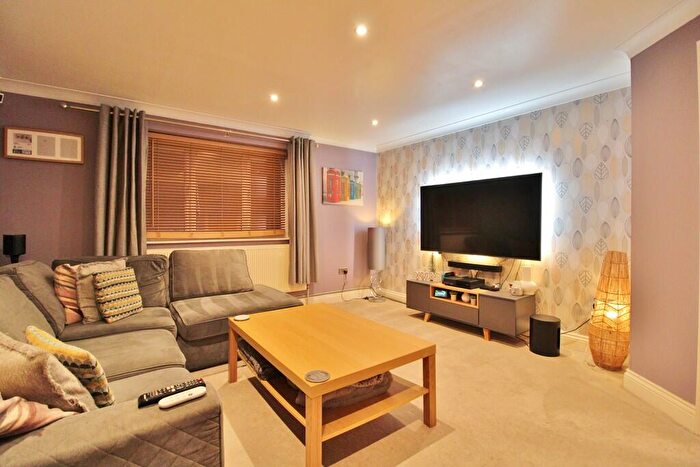 2 Bedroom Flat For Sale In Vectis Way, Cosham, PO6