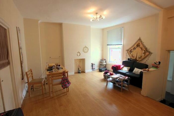 2 Bedroom Flat To Rent In Crouch Hill, London, N4