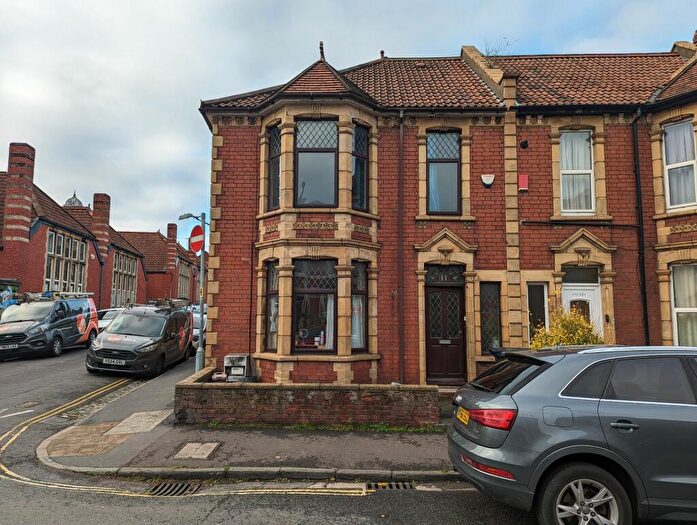 6 Bedroom Semi-Detached House To Rent In Downend Road, Horfield, Bristol, BS7