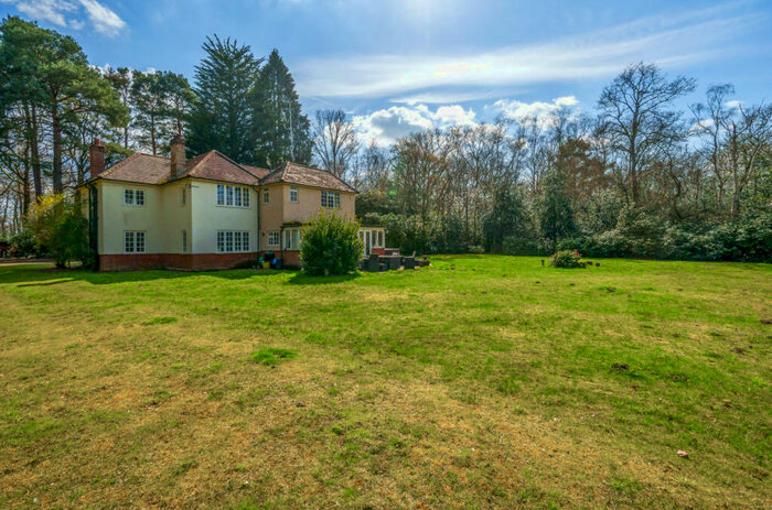 5 Bedroom Detached House For Sale In New Mill Road, Finchampstead, Wokingham, Berkshire, RG40