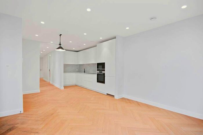 3 Bedroom Flat To Rent In Maple Path, London, E5
