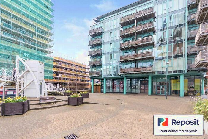 2 Bedroom Flat To Rent In The Glasshouse, Canal Square, Birmingham B16