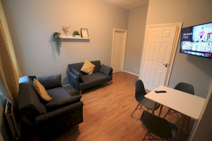 3 Bedroom Flat To Rent In Windsor Avenue, Gateshead, NE8