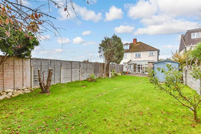 3 Bedroom Semi-Detached House For Sale In Castle Way, Leybourne, Kent, ME19