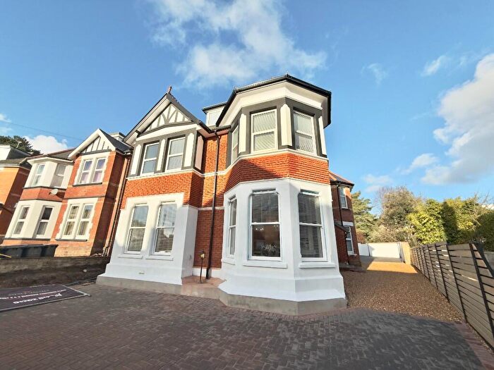 2 Bedroom Apartment To Rent In Westbourne Park Road, Bournemouth, Dorset, BH4