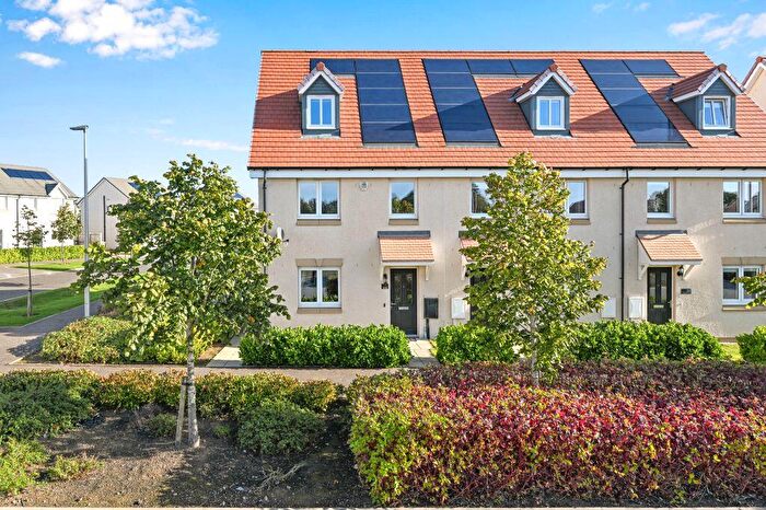 4 Bedroom Town House For Sale In Reeforts Avenue, Bilston, EH25