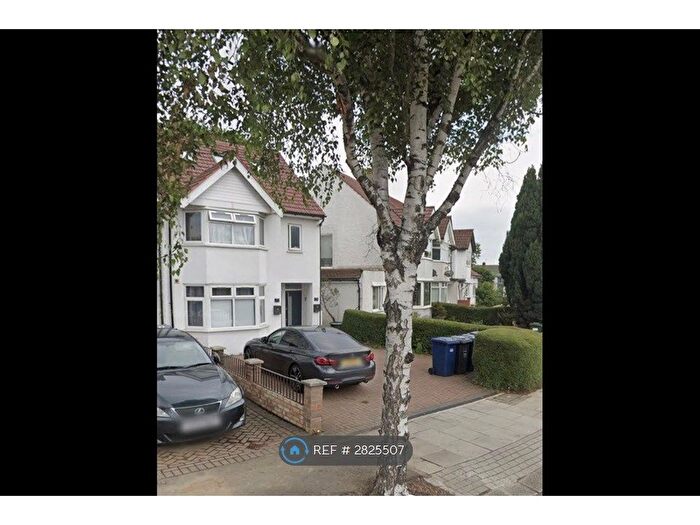 2 Bedroom Flat To Rent In Renters Avenue, London, NW4