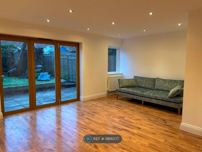 3 Bedroom Terraced House To Rent In Brownswell Road, London, N2