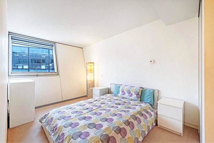 2 Bedroom Apartment To Rent In Hester Road, London, SW11