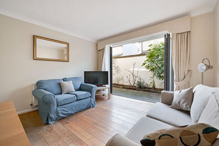 2 Bedroom Flat To Rent In Callow Street, London, SW3