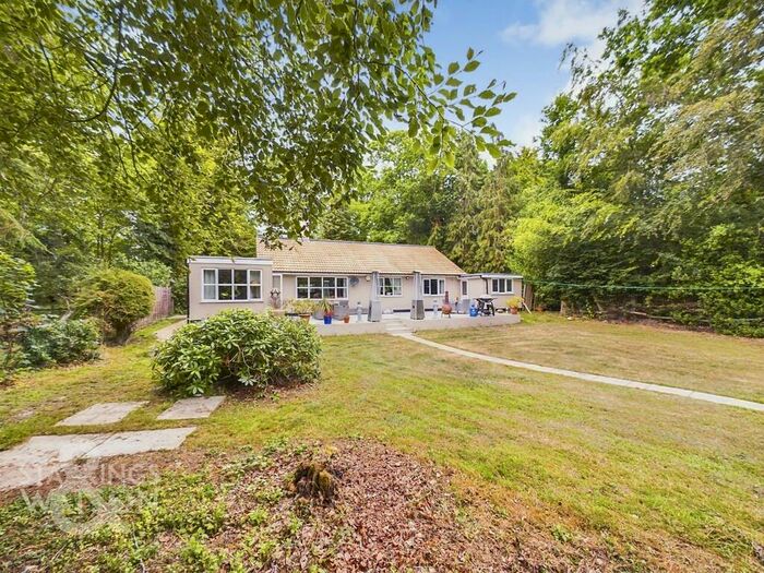 4 Bedroom Detached Bungalow For Sale In Yarmouth Road, Broome, Bungay, NR35