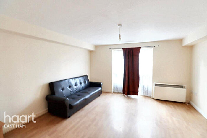 2 Bedroom Apartment For Sale In Albatross Close, London, E6