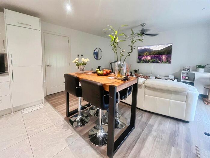 2 Bedroom Apartment For Sale In Ffordd Gwern, Mold, CH7