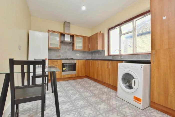 2 Bedroom Maisonette To Rent In Barking Road, Plaistow, E13