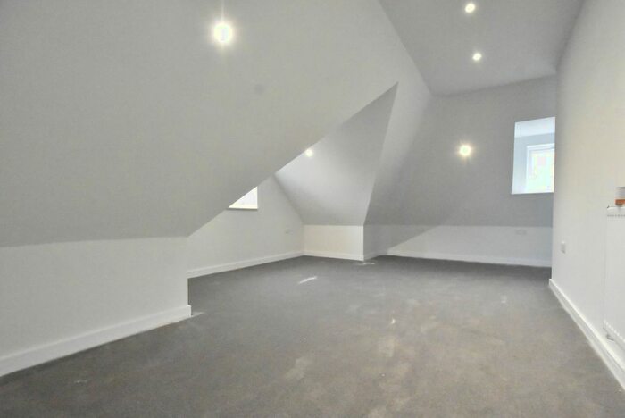 2 Bedroom Flat To Rent In Higher Drive, Purley, CR8