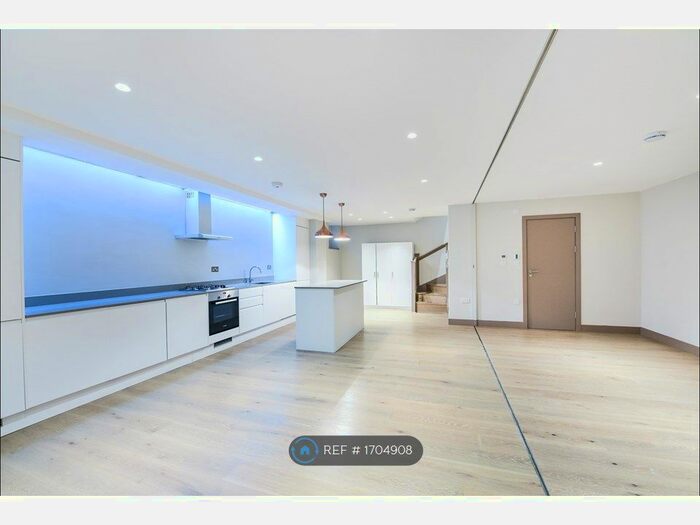 2 Bedroom Terraced House To Rent In Woodstock Avenue, London, NW11