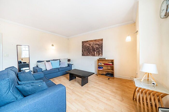 3 Bedroom Flat For Sale In Clapham Park Road, Clapham, London, SW4