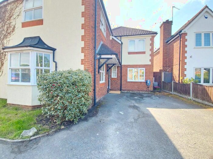 4 Bedroom Detached House To Rent In Pett Close, Hornchurch, RM11
