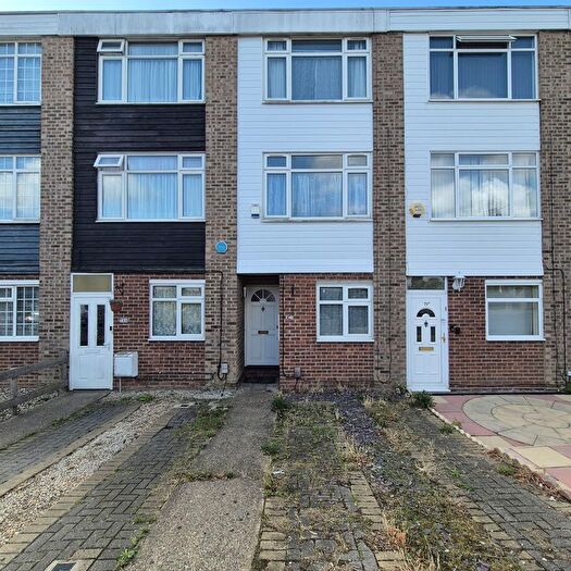 4 Bedroom Terraced House To Rent In Gordon Road, London, E18