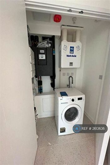 2 Bedroom Flat To Rent In Bouchon Point, Cendal Crescent, E1