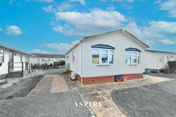2 Bedroom Mobile Home For Sale In Creek Road, Canvey Island, SS8
