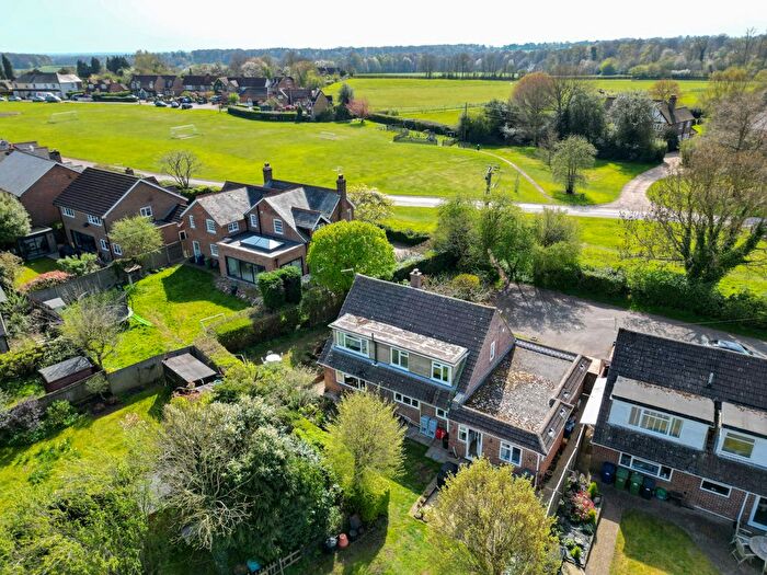 4 Bedroom Detached House For Sale In Nelson Close, Winchmore Hill, Amersham, Buckinghamshire, HP7