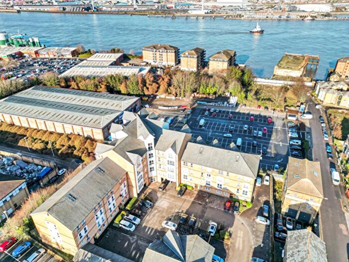 2 Bedroom Apartment To Rent In Fairfield Square, Stuart Road, Gravesend, Kent, DA11