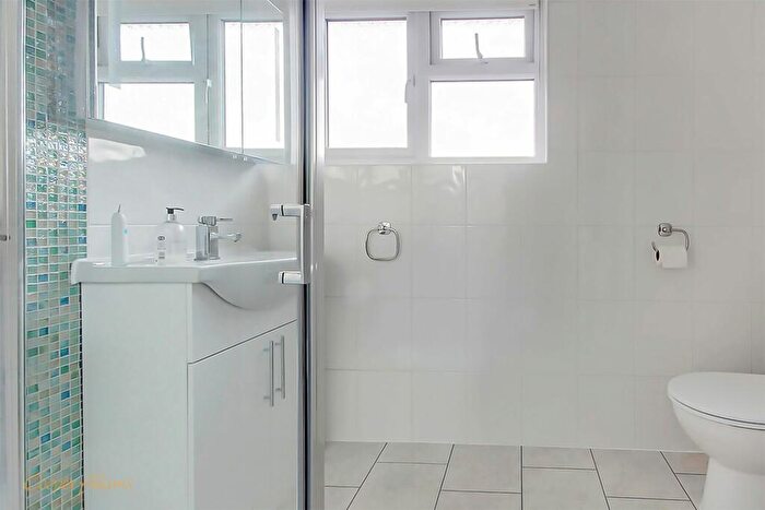 3 Bedroom Terraced House For Sale In Norfolk Gardens, Littlehampton, BN17