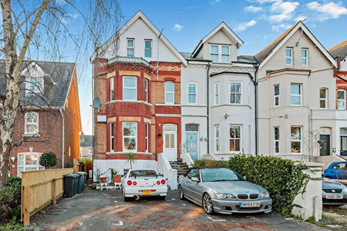 2 Bedroom Flat For Sale In R L Stevenson Avenue, Bournemouth, BH4