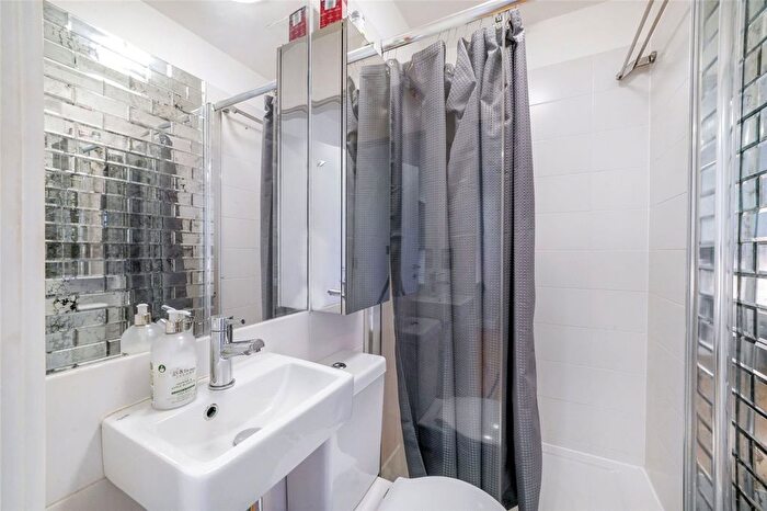 2 Bedroom Flat For Sale In Grafton Road, London, NW5