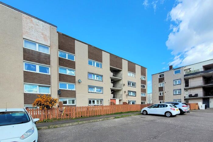 2 Bedroom Flat For Sale In / Calder Grove, Edinburgh, EH11