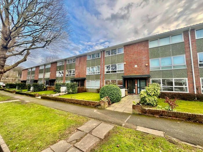 3 Bedroom Maisonette To Rent In Penn House, Northwood, HA6