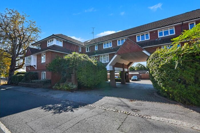 2 Bedroom Apartment For Sale In Guildford Road, Farnham, Surrey, GU9