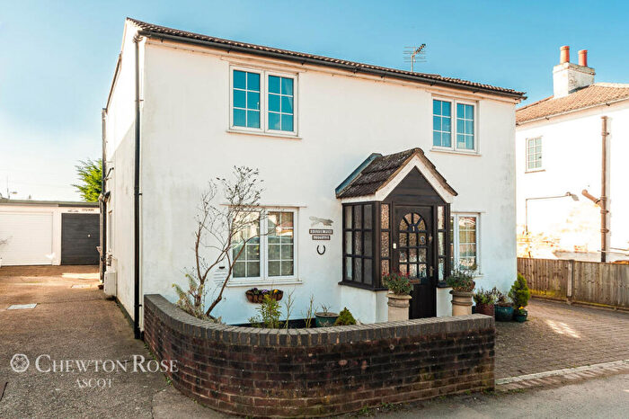 3 Bedroom Detached House For Sale In Squirrel Lane, Winkfield, SL4