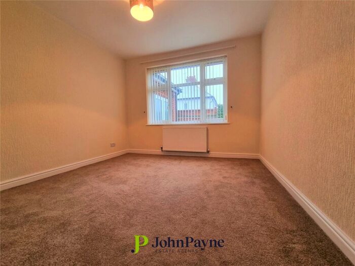 2 Bedroom Bungalow For Sale In Nuneaton Road, Bulkington, Bedworth, Warwickshire, CV12