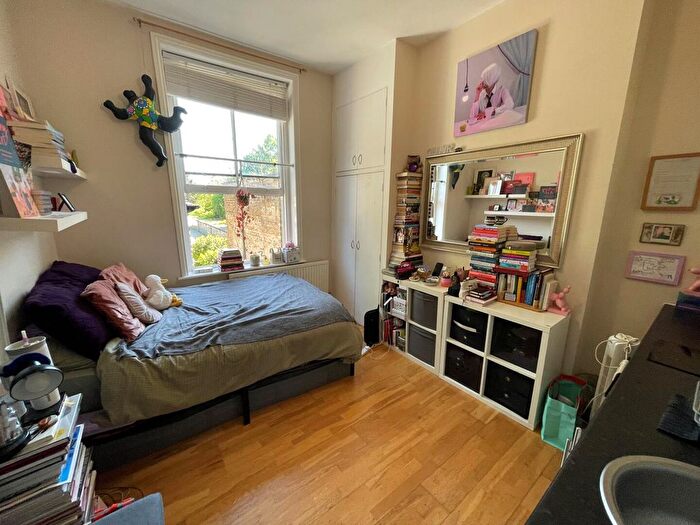 1 Bedroom Flat To Rent In Somerfield Road, Finsbury Park, London, N4