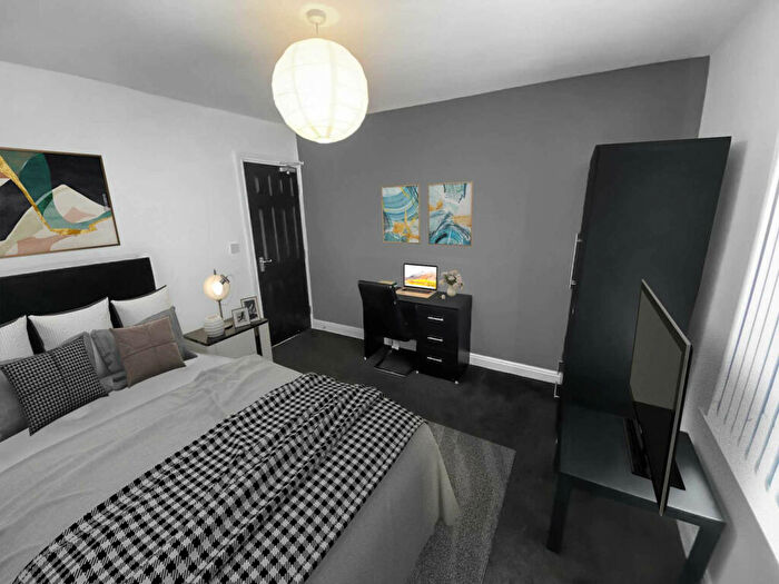 4 Bedroom House To Rent In Highfield Road, Salford, M6